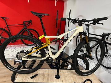 Used Orbea Oiz Shimano Deore XT 2025 Mountainbike, Black — image 2 of 7