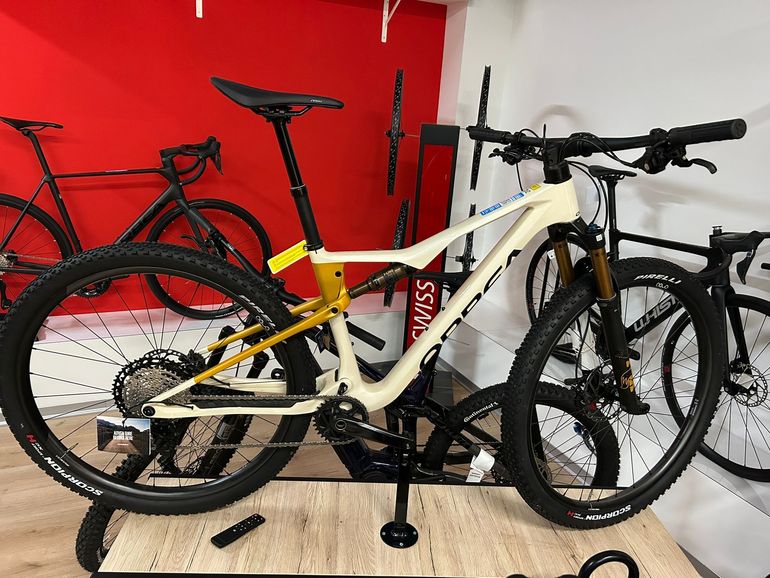 Used Orbea Oiz Shimano Deore XT 2025 Mountainbike, Black — image 2 of 7