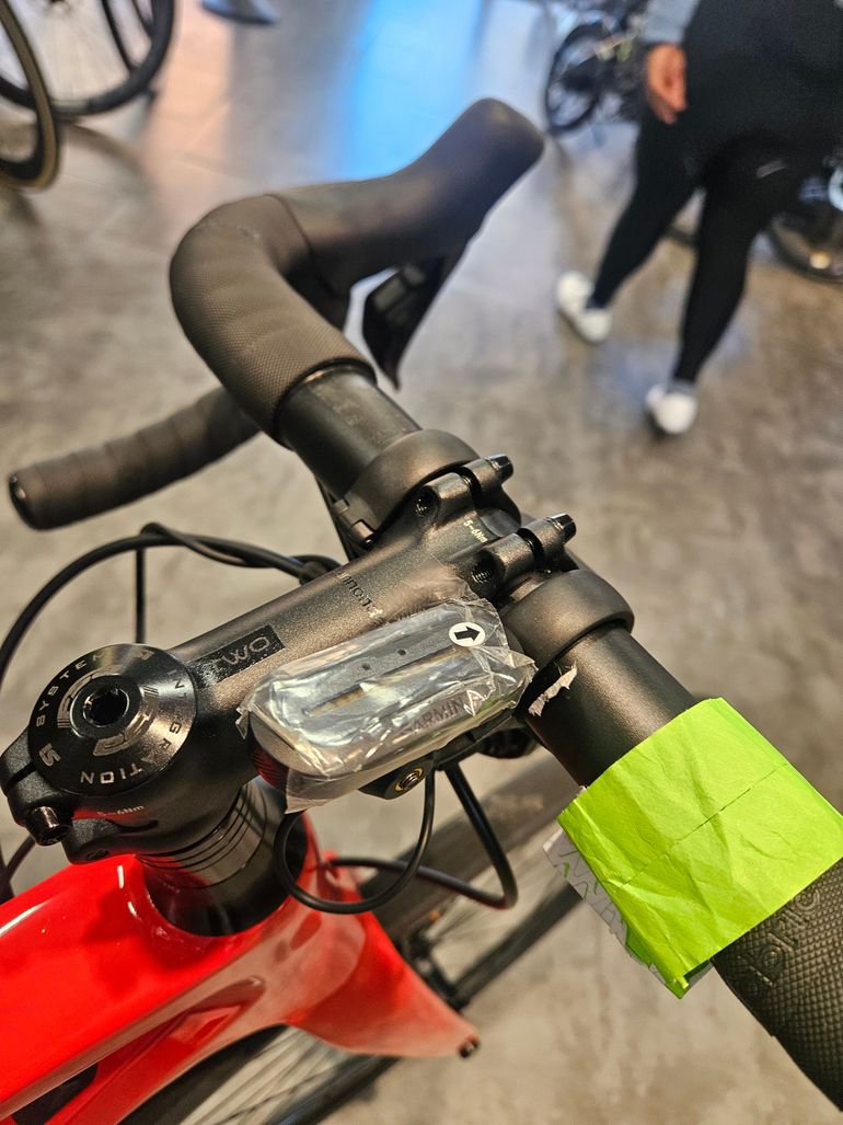 Used Cannondale Synapse Carbon 2 RLE 2022 2022 Road & Gravel, Red — image 5 of 8