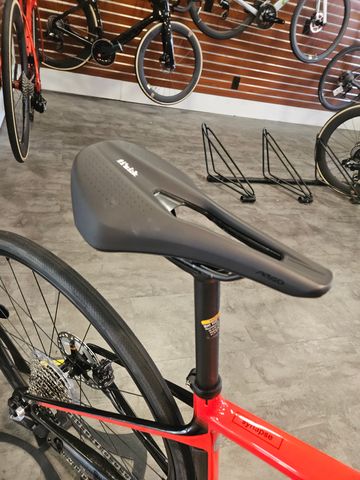 Used Cannondale Synapse Carbon 2 RLE 2022 2022 Road & Gravel, Red — image 7 of 8