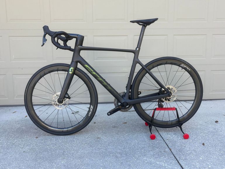 Used Scott Addict RC 30 2022 2022 Road & Gravel, Black — image 2 of 6
