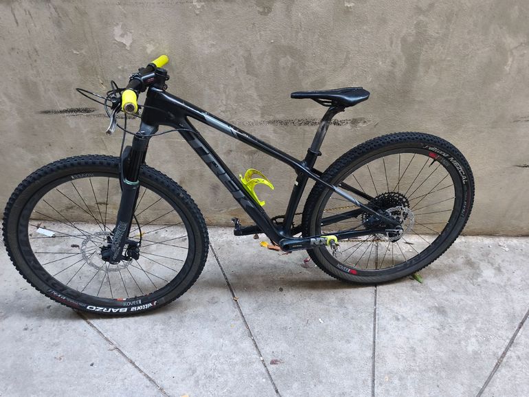 Used Trek Procaliber 9.6 2019 2019 Mountainbike, Black, 27.5, 29 — image 2 of 5