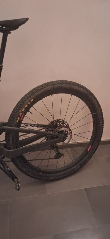 Used Scott Spark RC Team 2024 2024 Mountainbike, Black, 29 — image 8 of 8