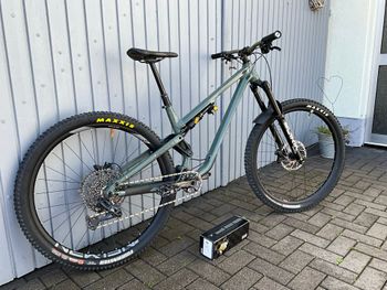 Used Commencal Meta 2021 Mountainbike, Green — image 3 of 7