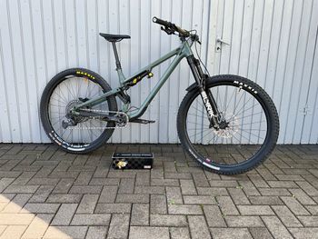 Used Commencal Meta 2021 Mountainbike, Green — image 2 of 7