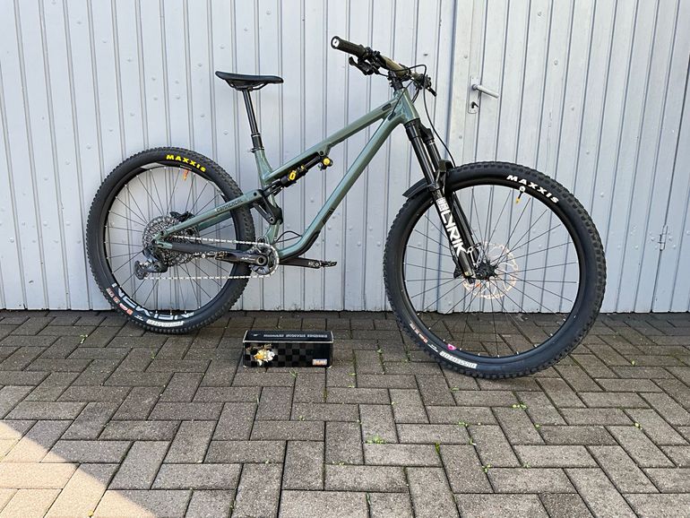 Used Commencal Meta 2021 Mountainbike, Green — image 2 of 7