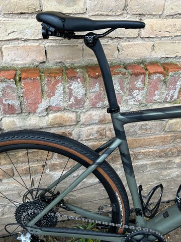 Used Specialized Diverge Comp Carbon 2022 2022 Road & Gravel, Green — image 10 of 21