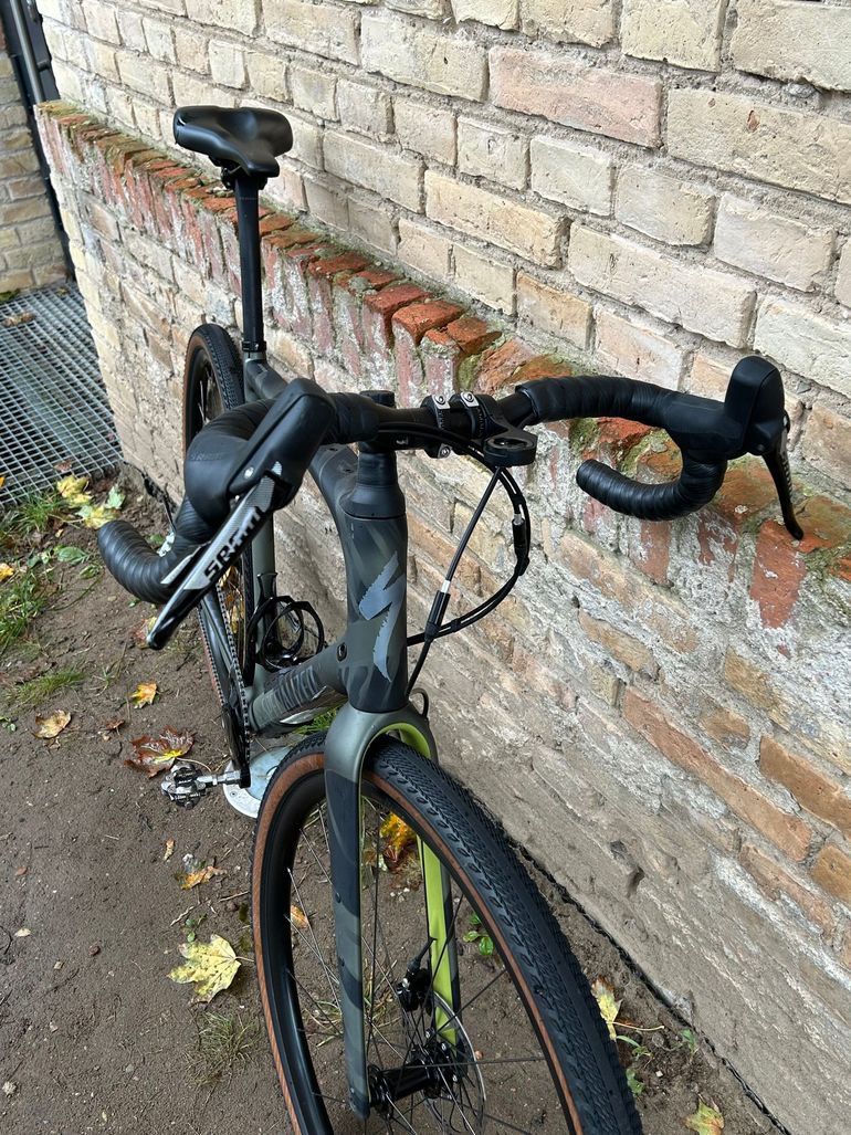 Used Specialized Diverge Comp Carbon 2022 2022 Road & Gravel, Green — image 3 of 21