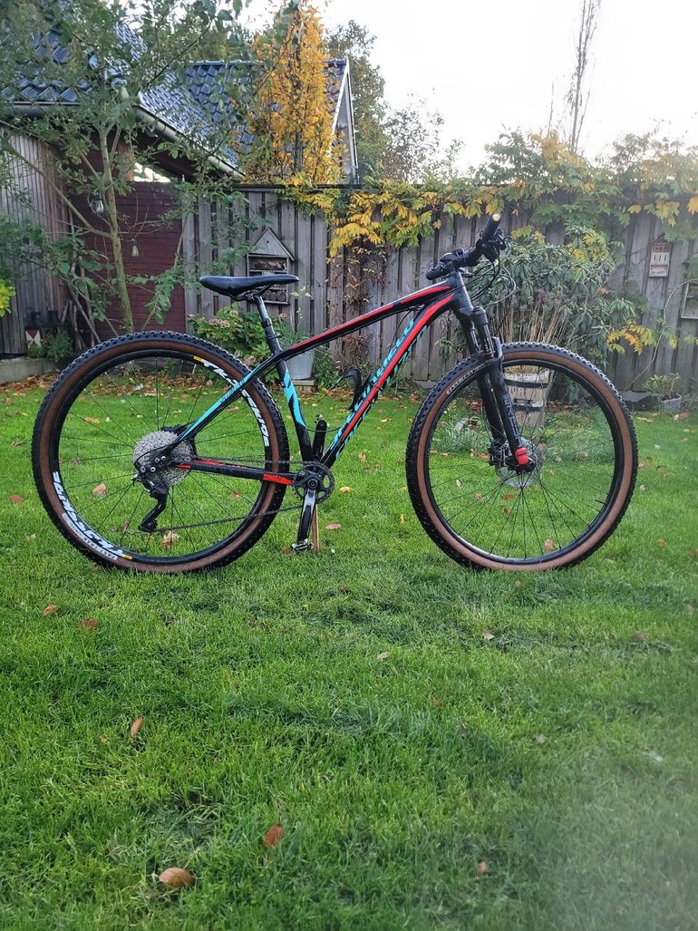 Used Specialized Crave Expert 2016 Mountainbike, Black, 29 — image 1 of 8