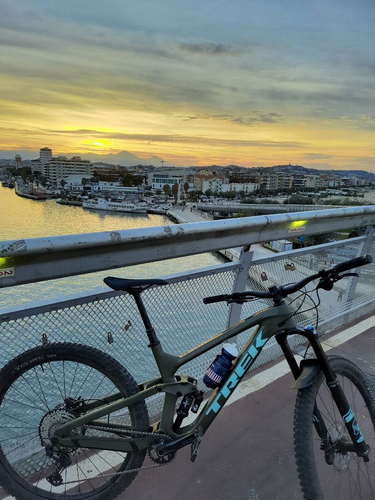 Used Trek Slash 9.7 Gen 5 2023 2023 Mountainbike, Green, 29 — image 2 of 3