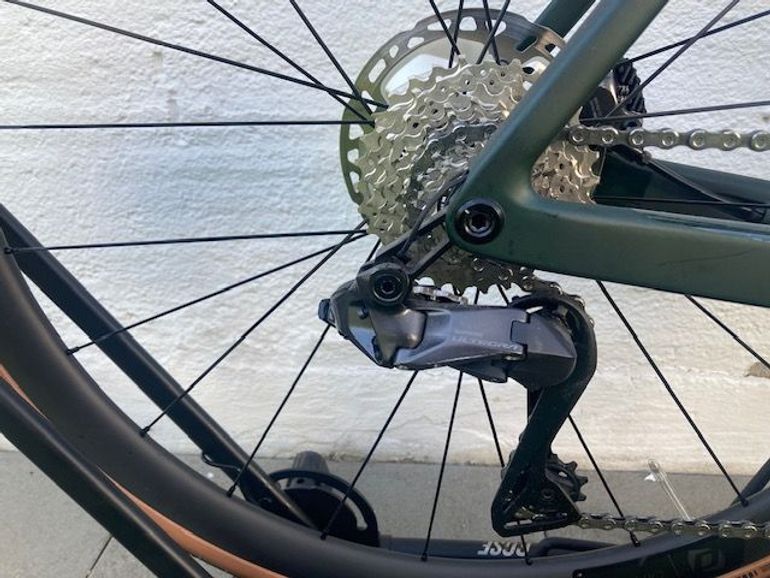 Used Scott Addict RC 15 2022 2022 Road & Gravel, Green — image 4 of 7
