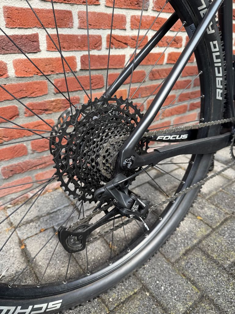 Used Focus Raven 8.6 2022 2022 Mountainbike, Black, 29 — image 3 of 5