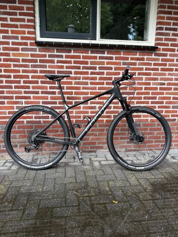 Used Focus Raven 8.6 2022 2022 Mountainbike, Black, 29 — image 2 of 5