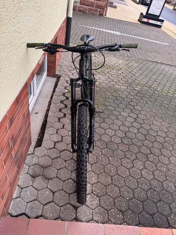 Used Giant Reign 2 2023 2023 Mountainbike, Black, 29 — image 6 of 6