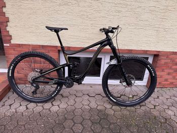 Used Giant Reign 2 2023 2023 Mountainbike, Black, 29 — image 4 of 6