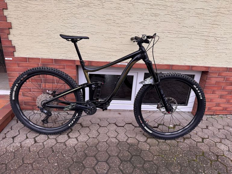 Used Giant Reign 2 2023 2023 Mountainbike, Black, 29 — image 4 of 6