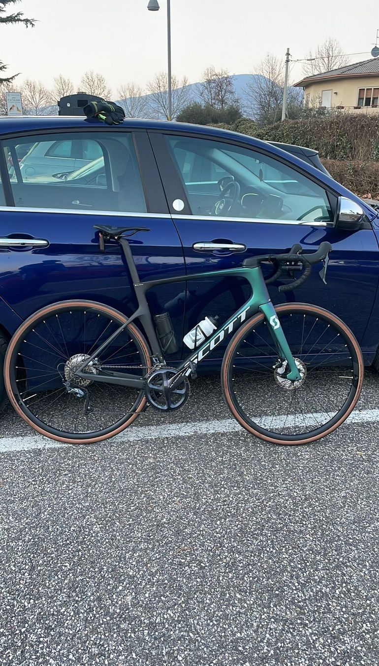 Used Scott Foil 30 2021 2021 Road & Gravel, Green — image 1 of 6