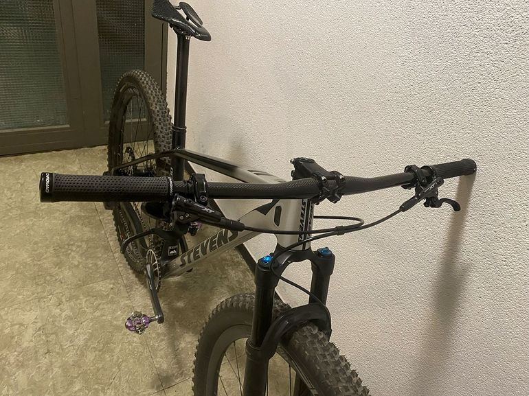 Used Stevens Sonora SRAM GX Eagle 2022 Mountainbike, Light Gray — image 8 of 10