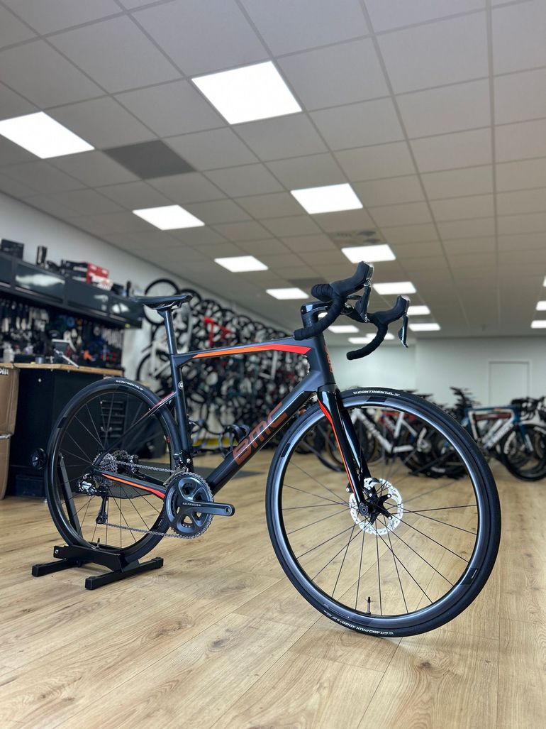 Used BMC Roadmachine 01 THREE 2018 2018 Road & Gravel, Black — image 2 of 24