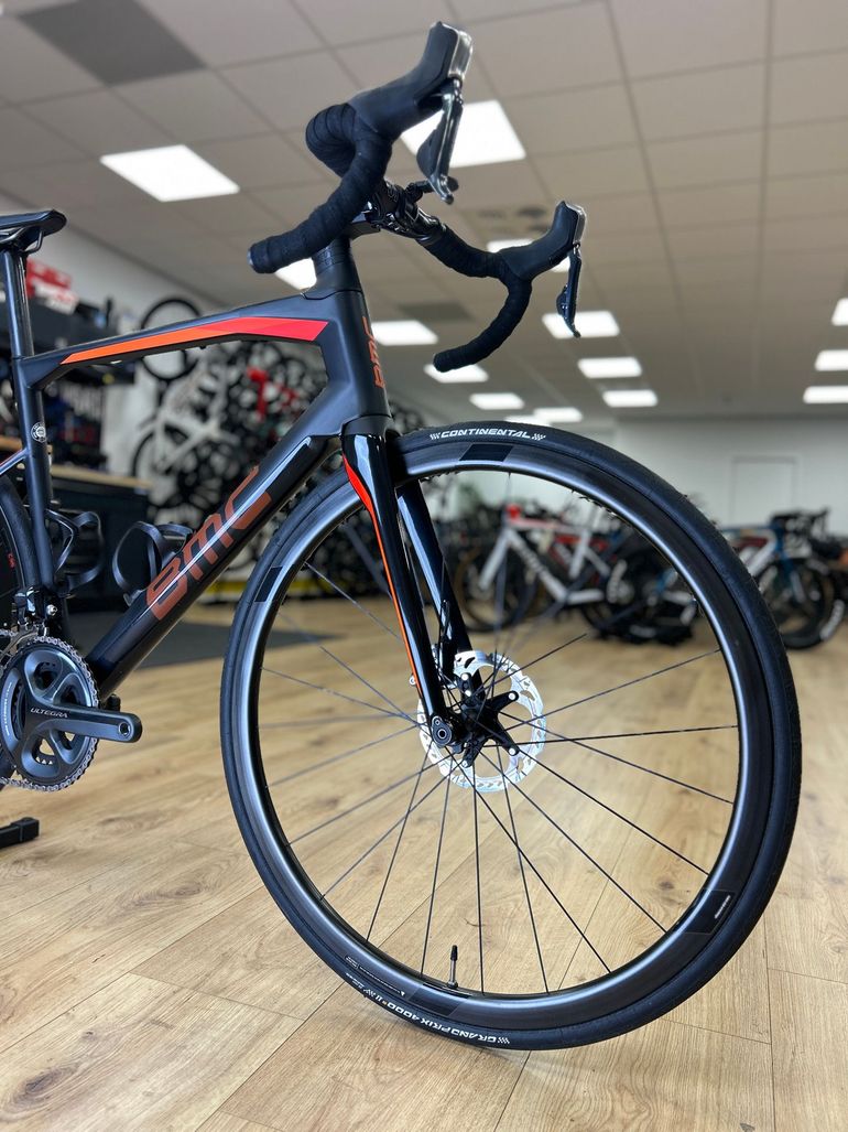 Used BMC Roadmachine 01 THREE 2018 2018 Road & Gravel, Black — image 3 of 24