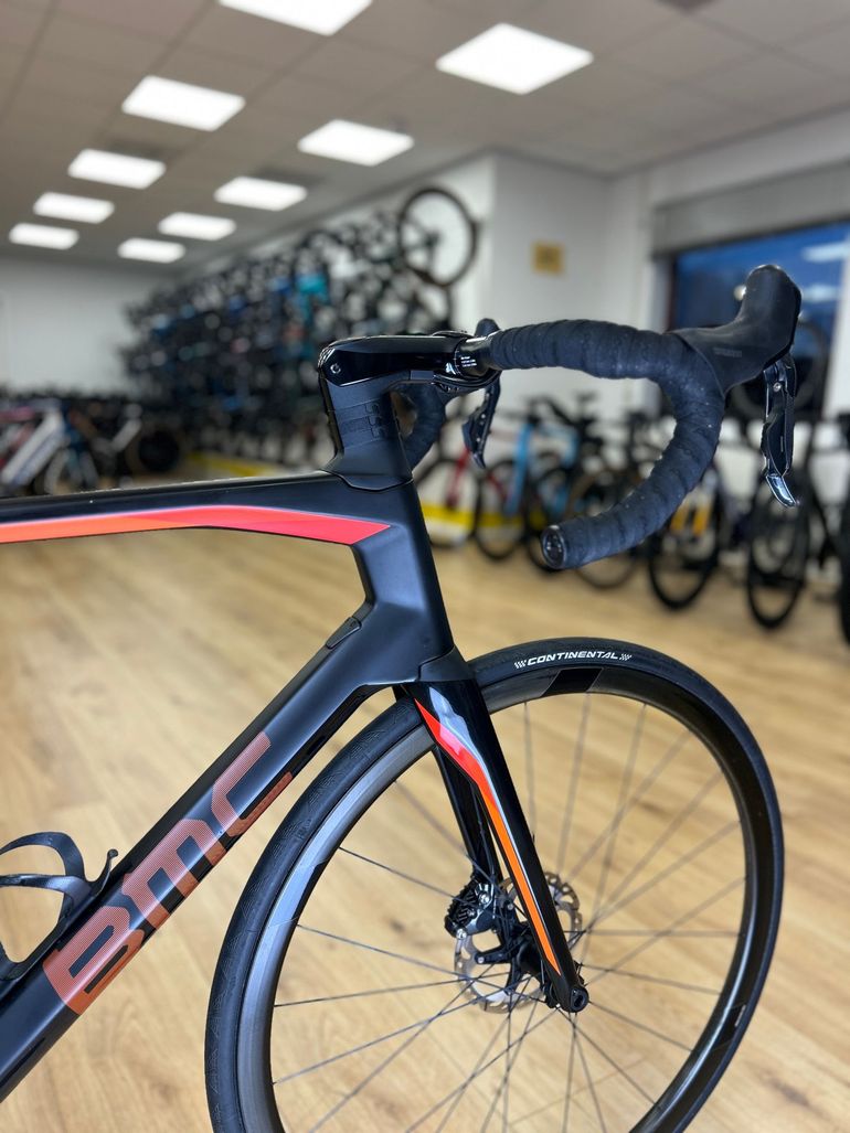 Used BMC Roadmachine 01 THREE 2018 2018 Road & Gravel, Black — image 6 of 24