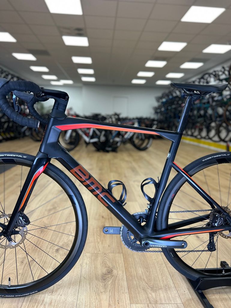 Used BMC Roadmachine 01 THREE 2018 2018 Road & Gravel, Black — image 23 of 24