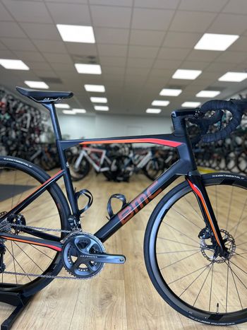 Used BMC Roadmachine 01 THREE 2018 2018 Road & Gravel, Black — image 10 of 24