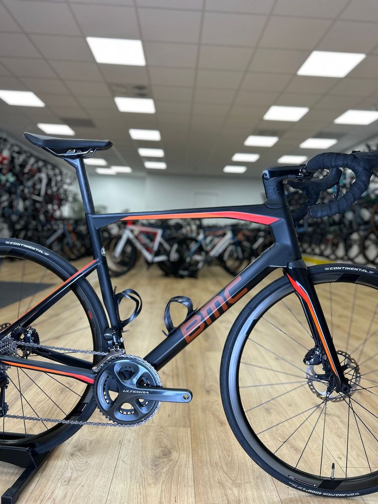 Used BMC Roadmachine 01 THREE 2018 2018 Road & Gravel, Black — image 10 of 24