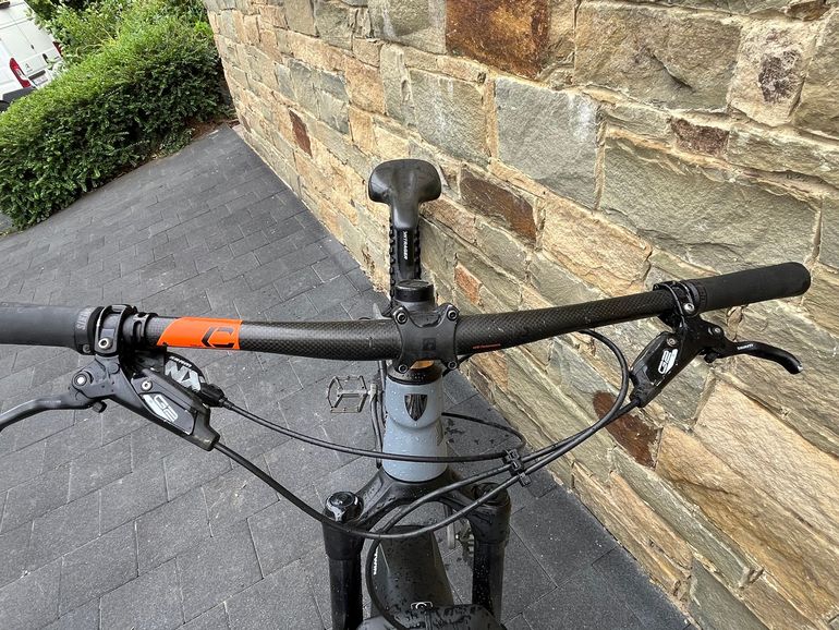 Used Trek Roscoe 8 2019 2019 Mountainbike, Light Gray, 27.5 — image 6 of 6