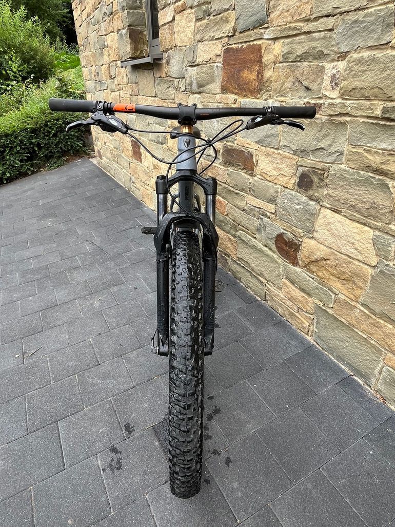 Used Trek Roscoe 8 2019 2019 Mountainbike, Light Gray, 27.5 — image 5 of 6