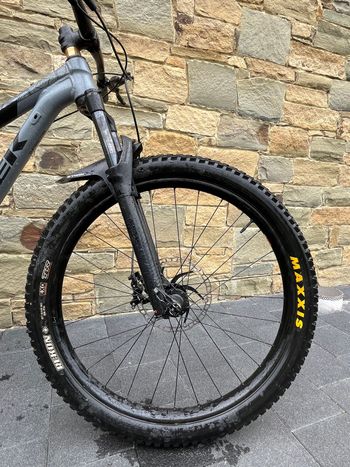 Used Trek Roscoe 8 2019 2019 Mountainbike, Light Gray, 27.5 — image 4 of 6