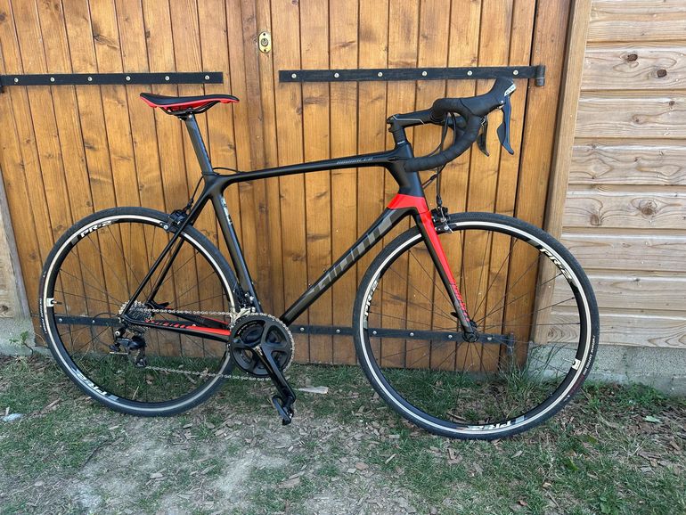 Used Giant TCR Advanced 2 2017 2017 Road & Gravel, Black — image 1 of 3