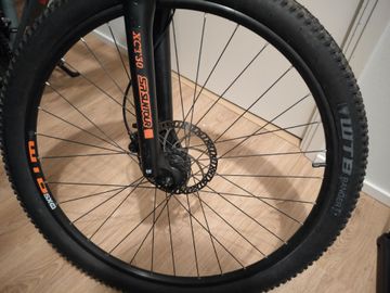 Used Fuji Nevada 29 1.7 2022 2022 Mountainbike, Light Gray, 29 — image 7 of 10