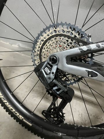 Used Pivot Trail 429 2024 Mountainbike, Light Gray, 29 — image 3 of 10