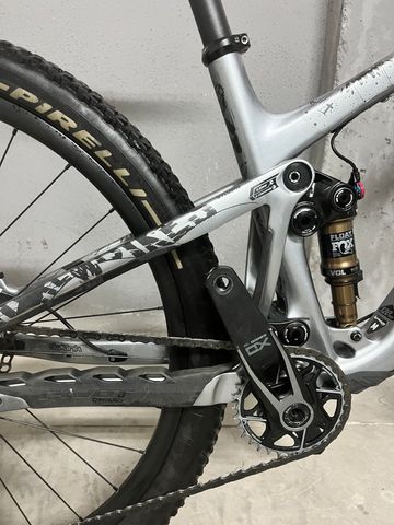 Used Pivot Trail 429 2024 Mountainbike, Light Gray, 29 — image 4 of 10