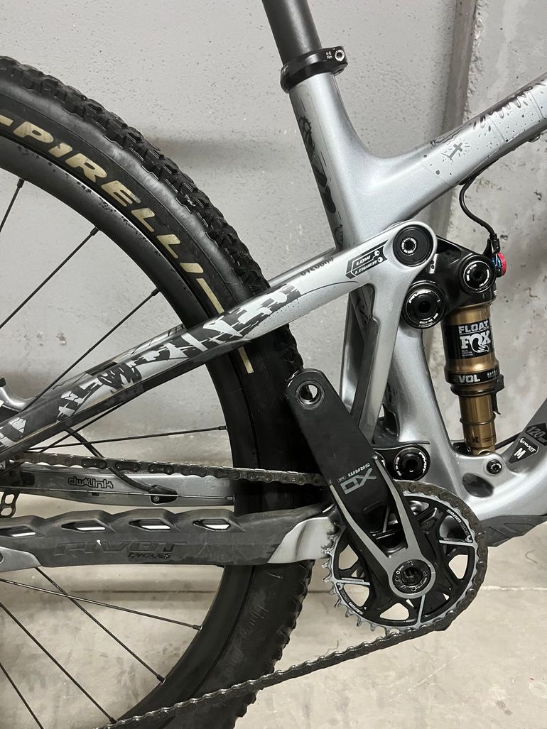 Used Pivot Trail 429 2024 Mountainbike, Light Gray, 29 — image 4 of 10
