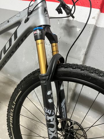 Used Pivot Trail 429 2024 Mountainbike, Light Gray, 29 — image 5 of 10