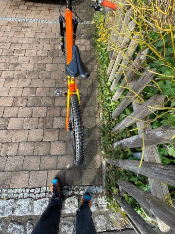 Used Giant Reign 27.5 1 2015 2015 Mountainbike, Orange, 27.5 — image 8 of 9