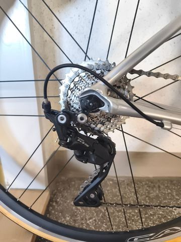 Used Cannondale Caad Shimano 105 2024 Road & Gravel, Light Gray — image 5 of 7