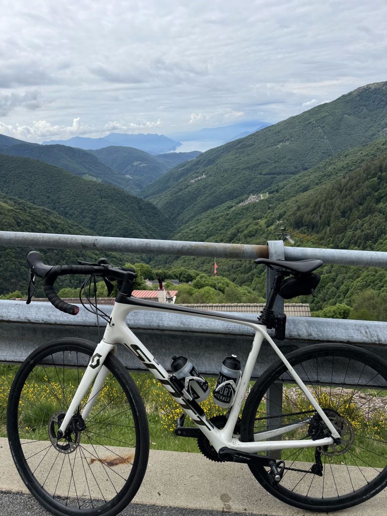 Used Scott Addict 20 disc 2020 2020 Road & Gravel, White — image 2 of 4