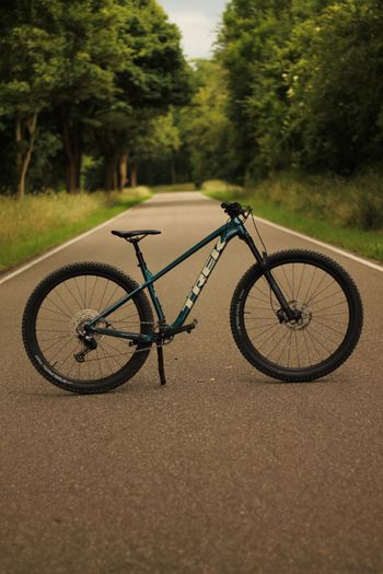 Used Trek Roscoe 7 2023 2023 Mountainbike, Blue, 27.5, 29 — image 4 of 5