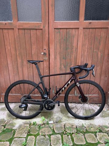 Used Scott Addict RC 10 2023 Road & Gravel
