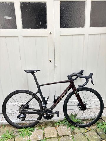 Used Scott Addict RC 10 2024 Road & Gravel, Black — image 10 of 11