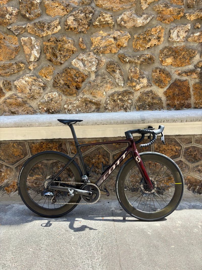Used Scott Addict RC 10 2024 Road & Gravel, Black — image 1 of 11