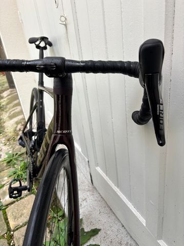 Used Scott Addict RC 10 2024 Road & Gravel, Black — image 9 of 11