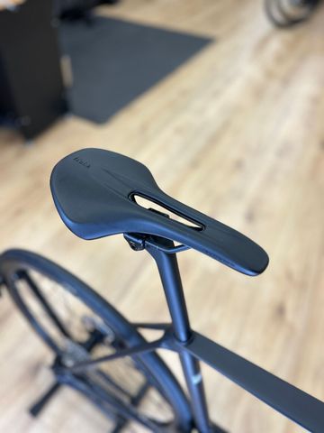 Used Orbea ORCA M20iLTD 2024 2024 Road & Gravel, Black — image 16 of 27