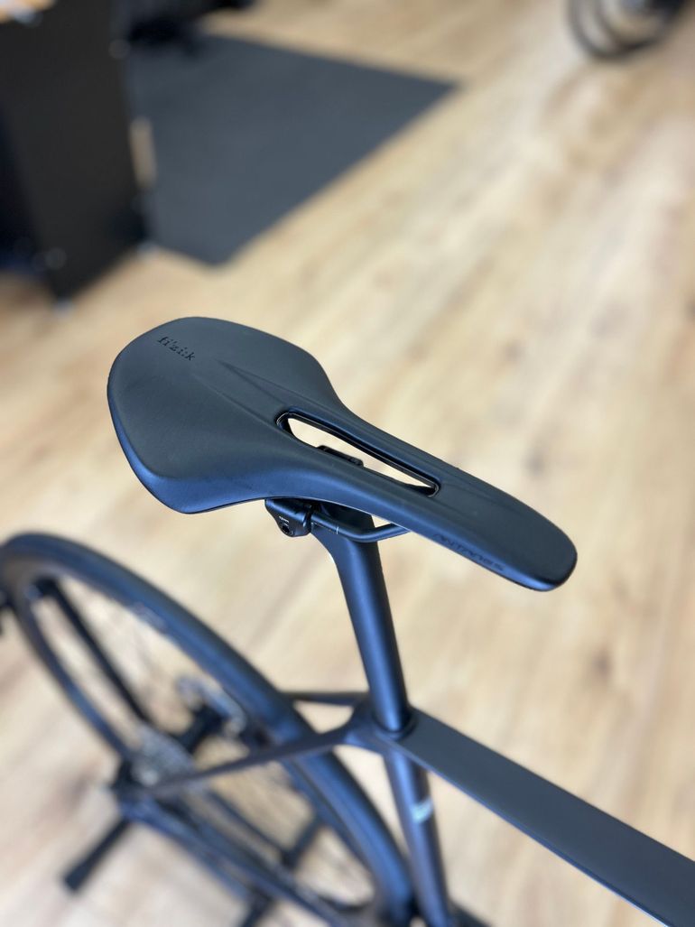 Used Orbea ORCA M20iLTD 2024 2024 Road & Gravel, Black — image 16 of 27