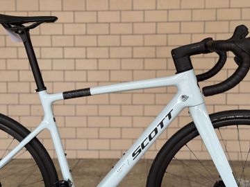 Used Scott Addict 50 - White 2025 Road & Gravel, White — image 2 of 8