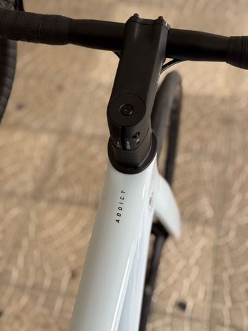 Used Scott Addict 50 - White 2025 Road & Gravel, White — image 8 of 8