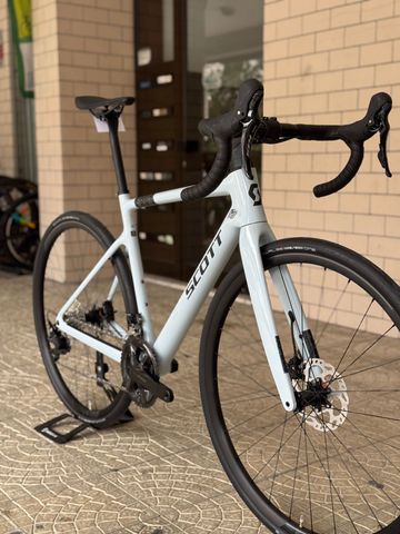 Used Scott Addict 50 - White 2025 Road & Gravel, White — image 7 of 8